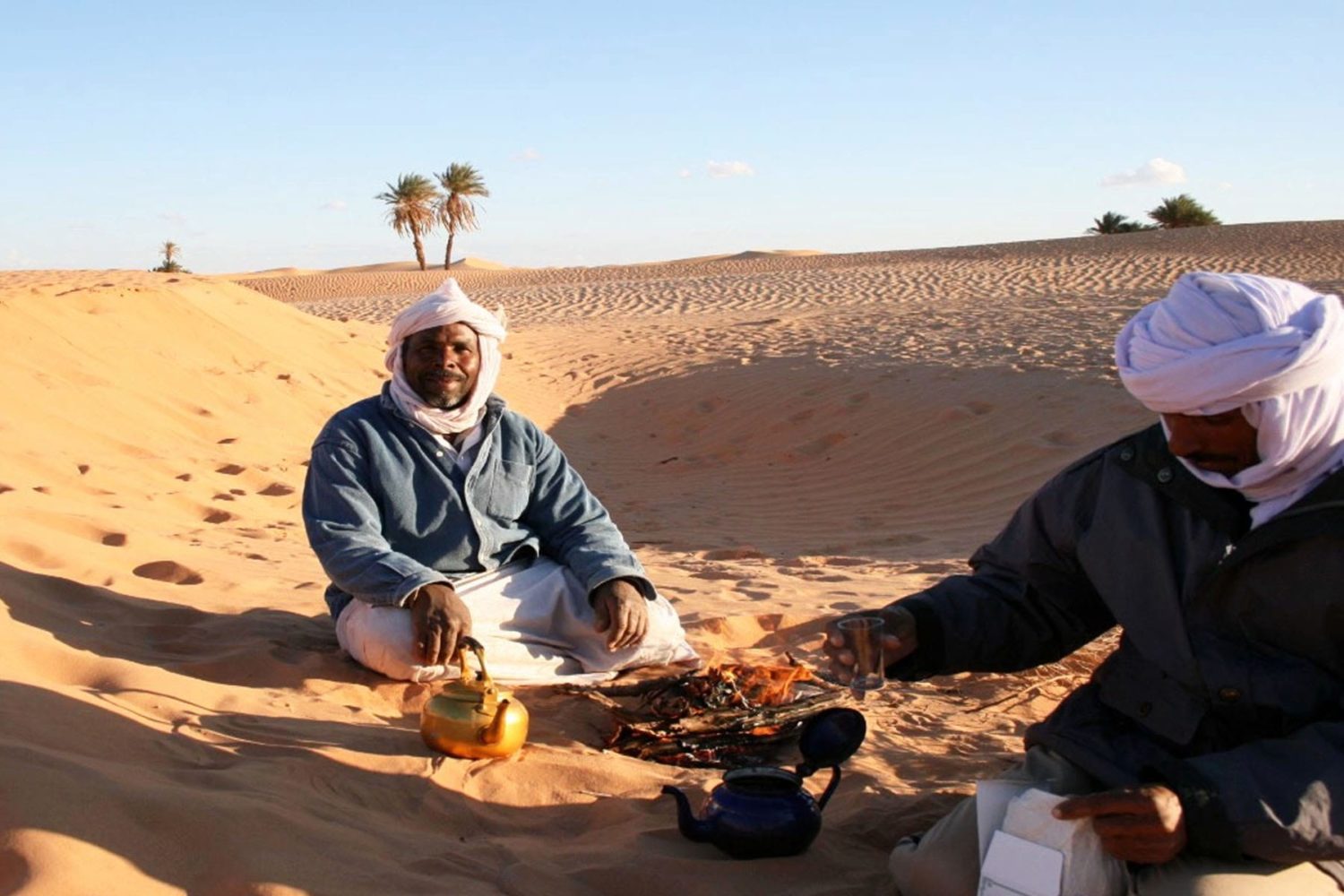 Rute de senderism o en el desierto del Sahara Tunez