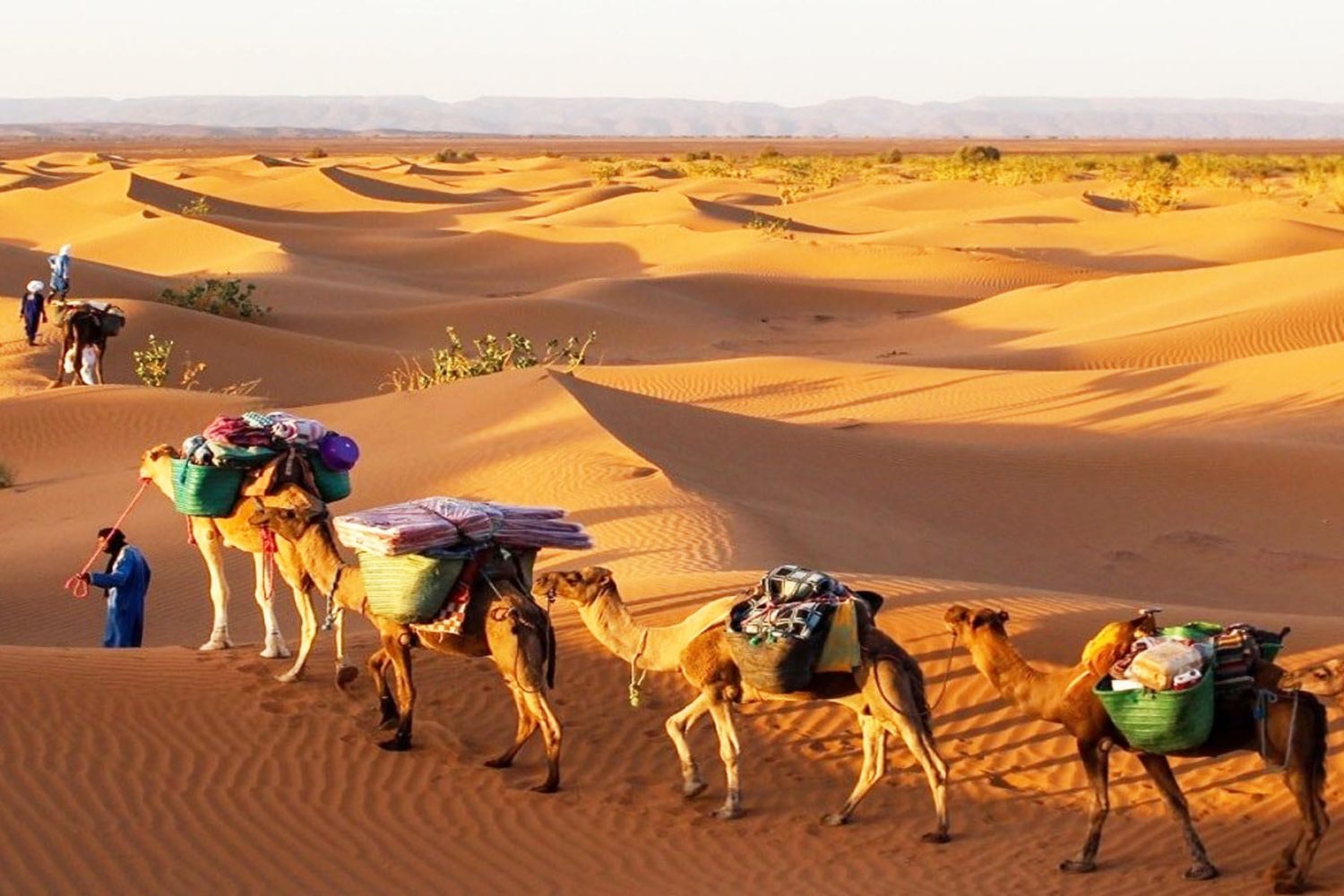 Rute de senderism o en el desierto del Sahara Tunez